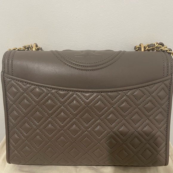 Tory Burch FLEMING CONVERTIBLE SHOULDER BAG. - Picture 3 of 15